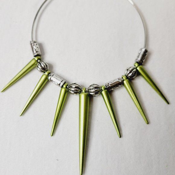 Women's Large Hoop Fashion Earrings - Picture 5 of 6